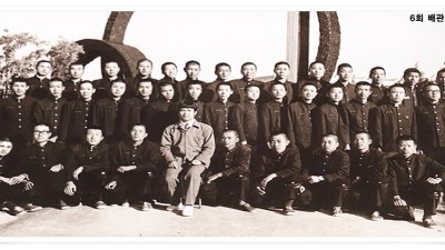1975년 6회 배관과2반 교정에서